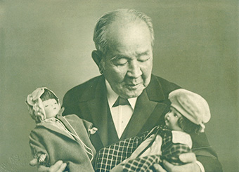 アメリカからの友情人形（青い目の人形）、日本からの答礼人形（市松人形）の交流事業に携わりました。