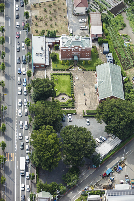 建物も道路も車もおもちゃみたいだなぁ...