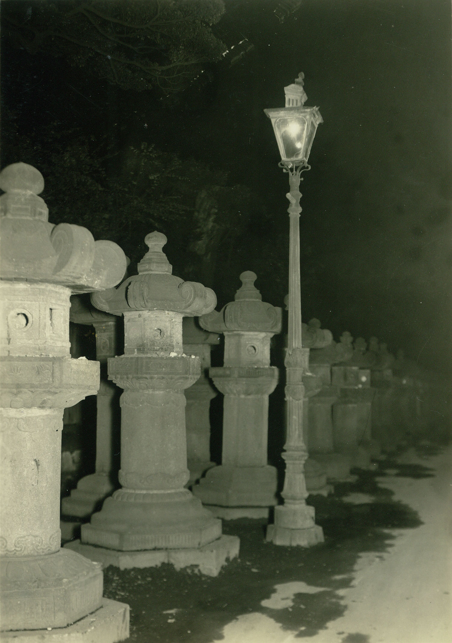 写真　上野公園に残るガス燈 １９３７年（昭和１２）